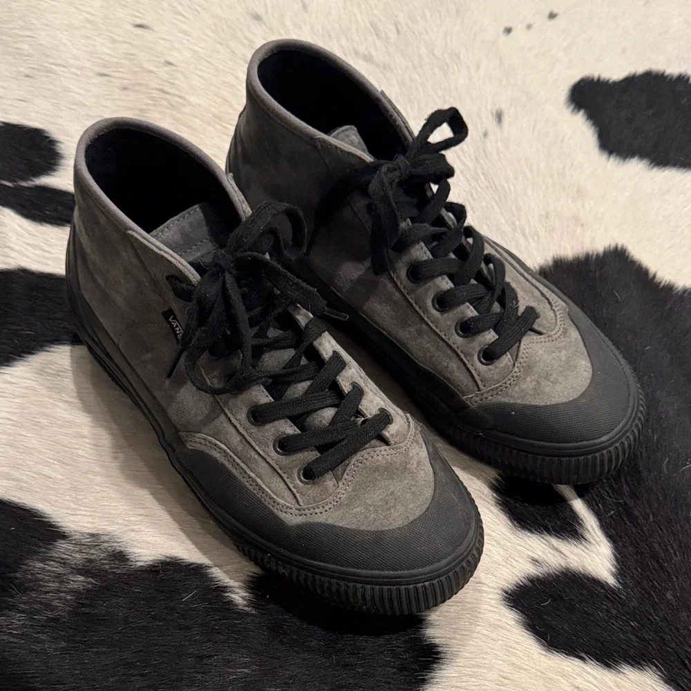 Vans MTE Leather Mid Boots - Picture 1 of 3